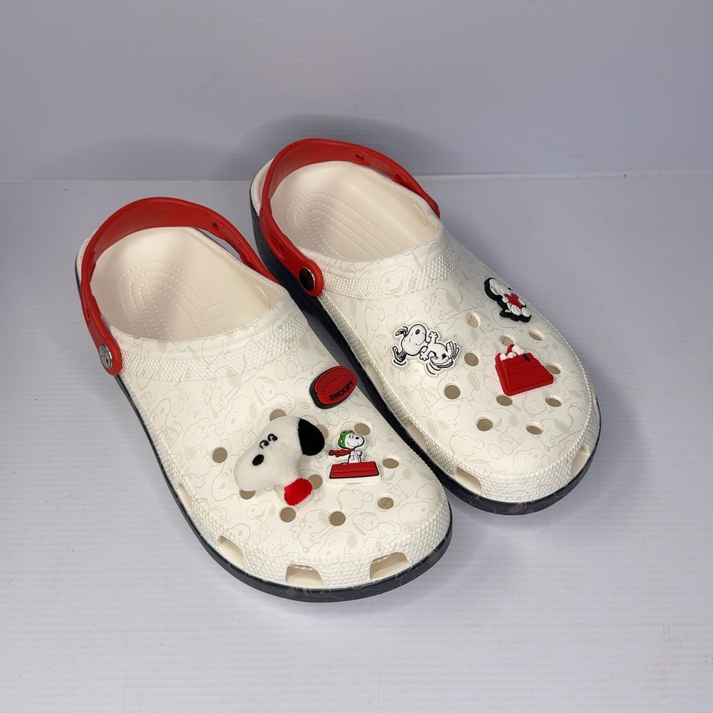 Crocs Classic Clogs Peanuts Snoopy White Red Black Mens 12 Jibbitz Charms